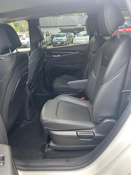 Maxus Euniq 5 9 of 13