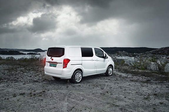 BYD T3 2 of 5