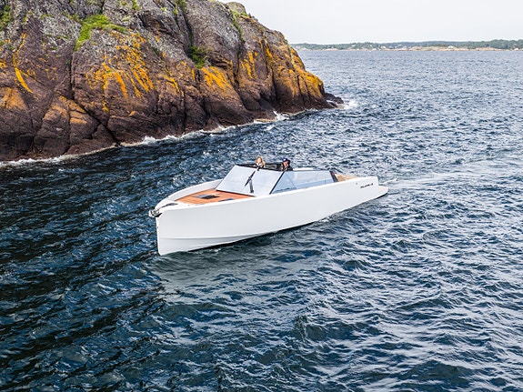 Goldfish 43 Ocean -Bulid number 006 - Twin Mercury 6.7L 550BHP 2 of 5