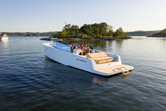 Goldfish 43 Ocean -Bulid number 006 - Twin Mercury 6.7L 550BHP 3 of 5