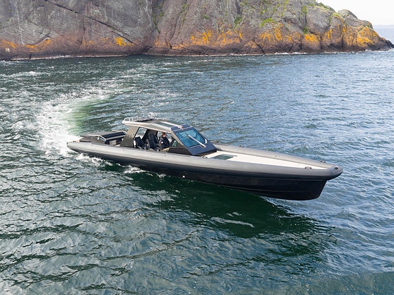 Goldfish 49 Bullet - Build number 004 / Twin Mercury Racing 1100BHP 2 of 5