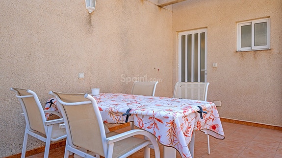 Møblert leilighet med stor takterrasse – sentralt i Playa Flamenca