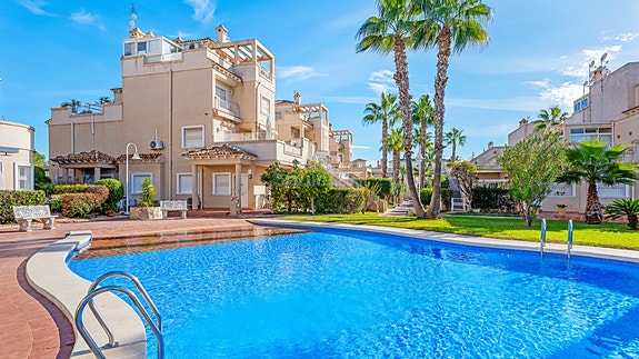 Møblert leilighet med stor takterrasse – sentralt i Playa Flamenca