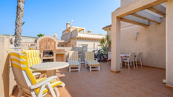 Møblert leilighet med stor takterrasse – sentralt i Playa Flamenca
