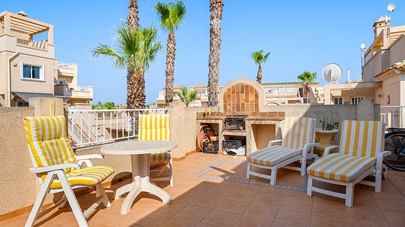 Møblert leilighet med stor takterrasse – sentralt i Playa Flamenca