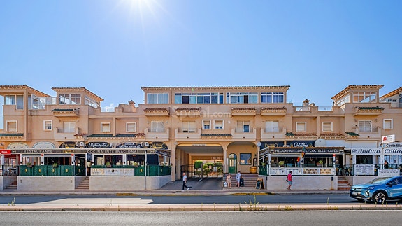 Møblert leilighet med stor takterrasse – sentralt i Playa Flamenca