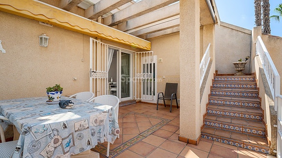 Møblert leilighet med stor takterrasse – sentralt i Playa Flamenca