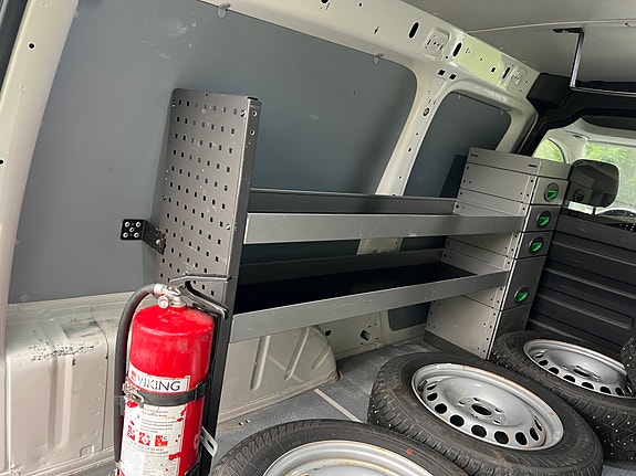 Volkswagen Caddy Maxi 13 of 18