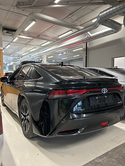 Toyota Mirai 3 of 8