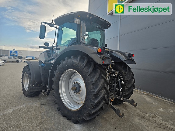 CLAAS AXION 830 4 of 5