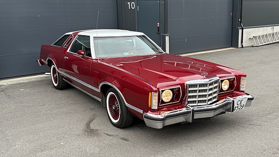 Ford Thunderbird 4 of 5