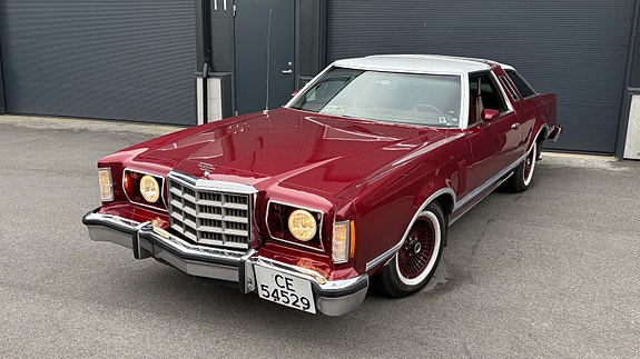 Ford Thunderbird 2 of 5