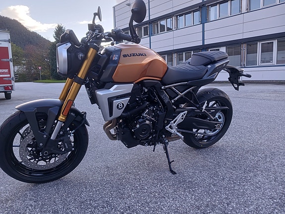 Suzuki GSX-8T 2 of 11