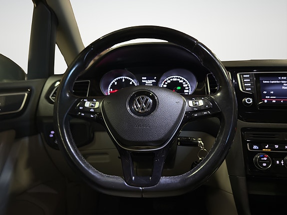 Volkswagen Golf Sportsvan 16 of 27