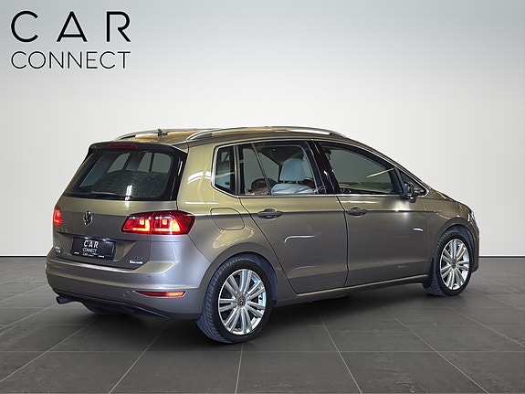 Volkswagen Golf Sportsvan 8 of 27