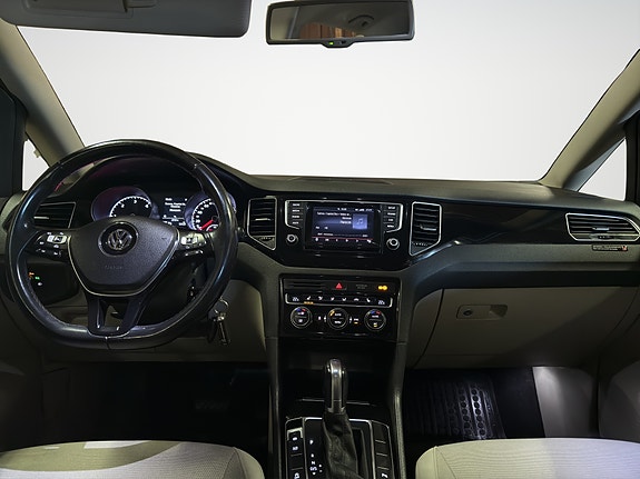 Volkswagen Golf Sportsvan 18 of 27