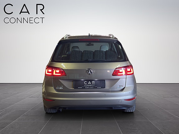 Volkswagen Golf Sportsvan 7 of 27