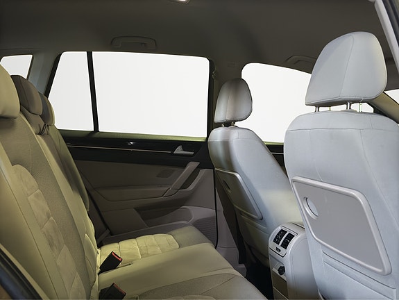 Volkswagen Golf Sportsvan 25 of 27