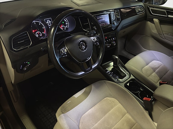 Volkswagen Golf Sportsvan 23 of 27