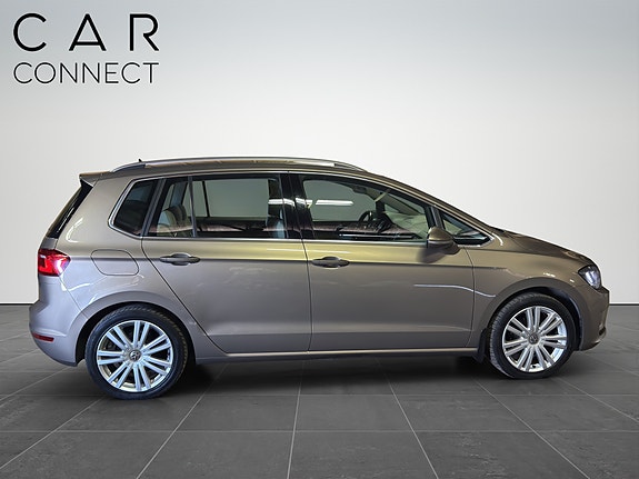 Volkswagen Golf Sportsvan 10 of 27