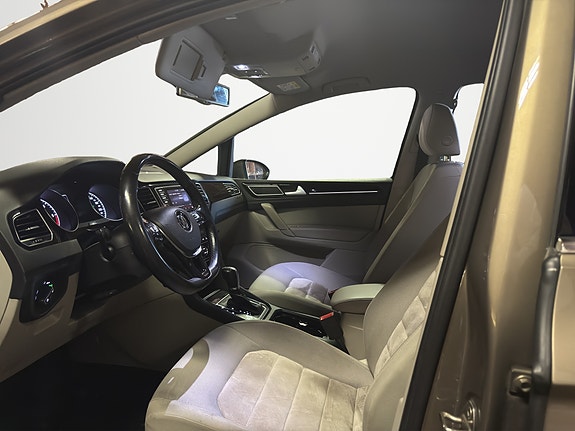 Volkswagen Golf Sportsvan 17 of 27