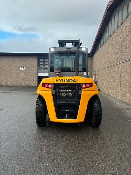 Hyundai 8T Diesel truck 6 of 12