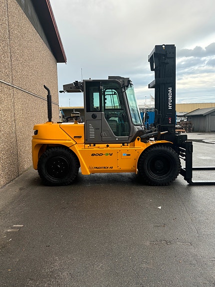 Hyundai 8T Diesel truck 2 of 12