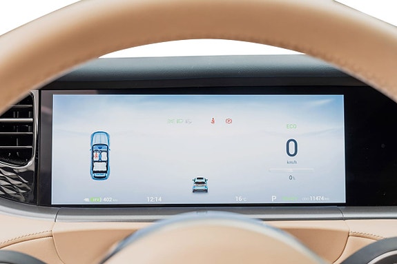Infotainment med 360-kamera og oversikt over dine omgivelser.