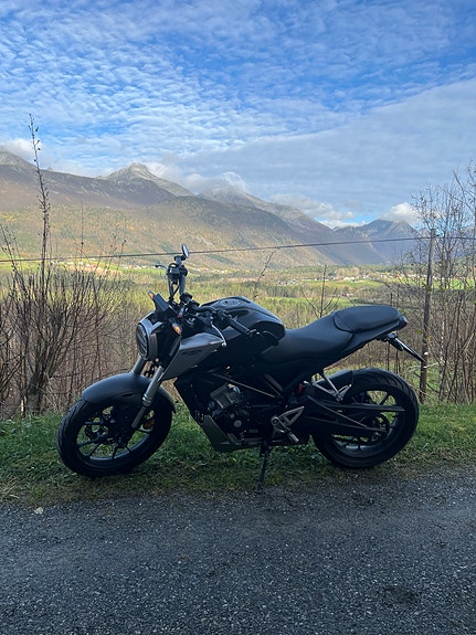 Honda CB 125 R 2 of 8