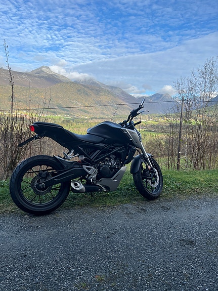 Honda CB 125 R 3 of 8
