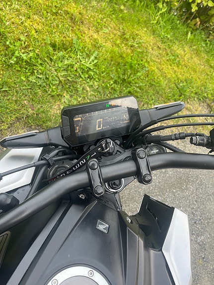 Honda CB 125 R 6 of 8