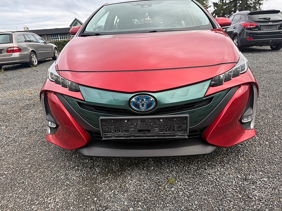 Toyota Prius Plug-in Hybrid 7 of 28