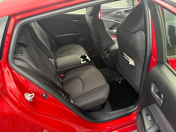 Toyota Prius Plug-in Hybrid 14 of 28