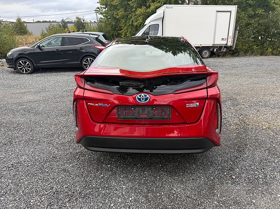 Toyota Prius Plug-in Hybrid 3 of 28
