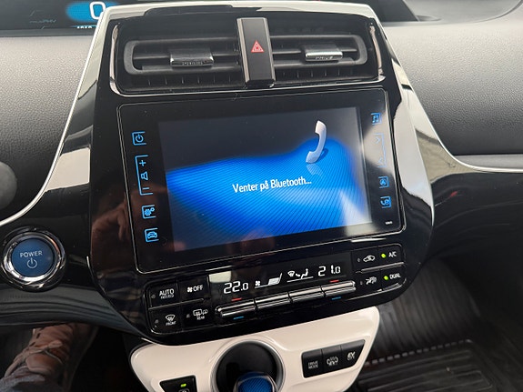 Toyota Prius Plug-in Hybrid 18 of 28