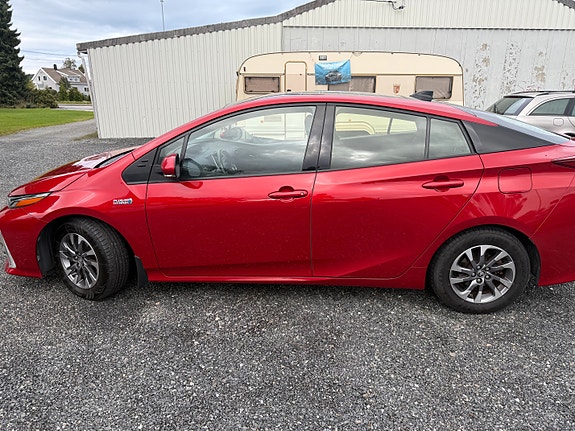 Toyota Prius Plug-in Hybrid 2 of 28
