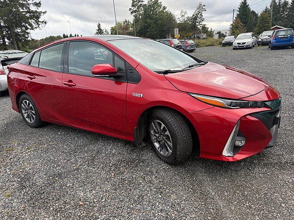 Toyota Prius Plug-in Hybrid 5 of 28