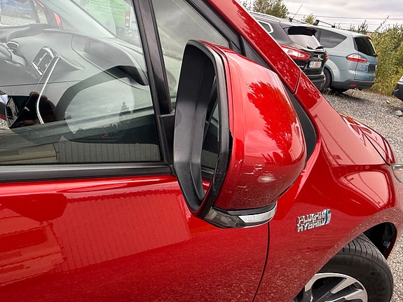 Toyota Prius Plug-in Hybrid 15 of 28