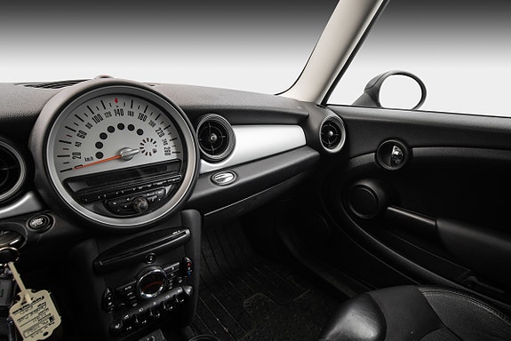 MINI Cooper 19 of 25