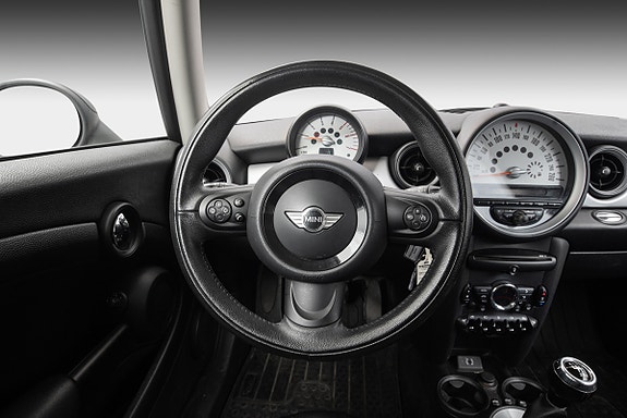 MINI Cooper 18 of 25
