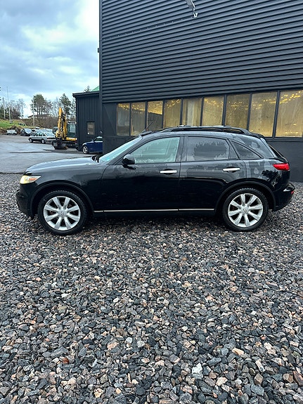 Infiniti FX35 16 of 28