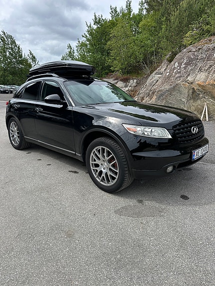 Infiniti FX35 2 of 28