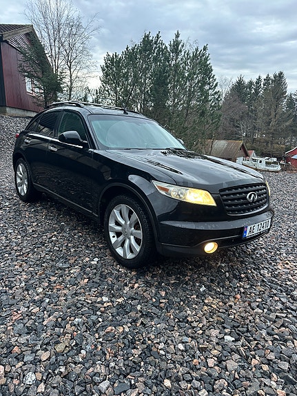 Infiniti FX35 14 of 28