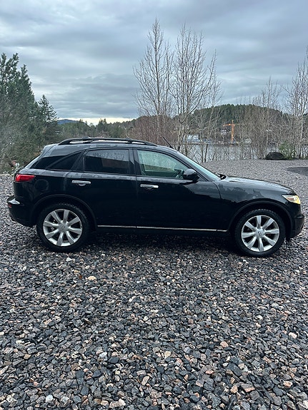 Infiniti FX35 15 of 28
