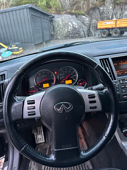 Infiniti FX35 27 of 28