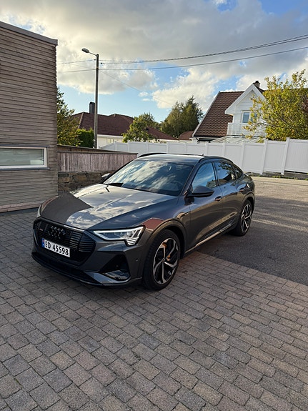 Audi e-tron Sportback 4 of 5
