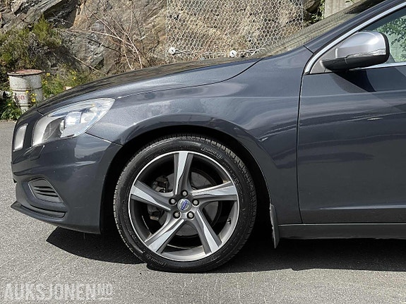 Volvo S60 4 of 5