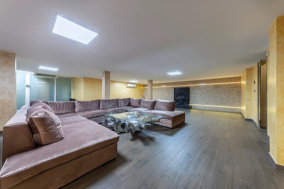 Eksklusiv villa med 5 soverom, privat basseng og direkte tilgang til stranden