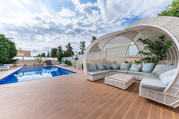 Eksklusiv villa med 5 soverom, privat basseng og direkte tilgang til stranden