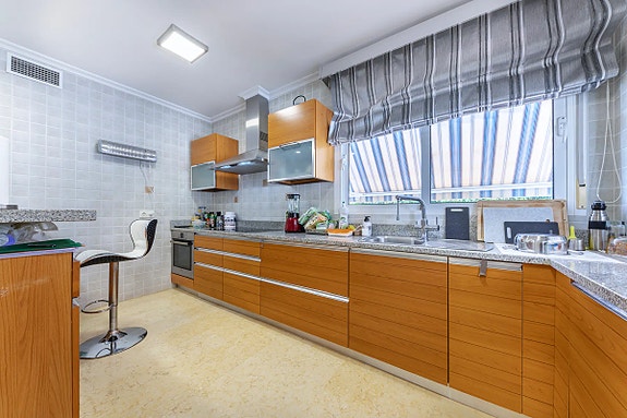 Eksklusiv villa med 5 soverom, privat basseng og direkte tilgang til stranden